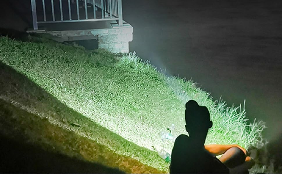 Clip On Night Light 2000 Lumen Safety Jogging LED Running Light with Strong