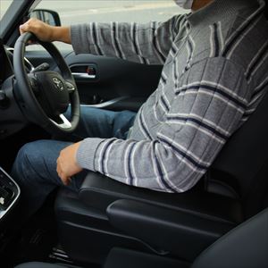 ヨ*ー様 voxy90 肘置き　アームレスト　emblem・M Amazon.co.jp: emblem・M ヴォクシー 90系 アクセサリー ノア90