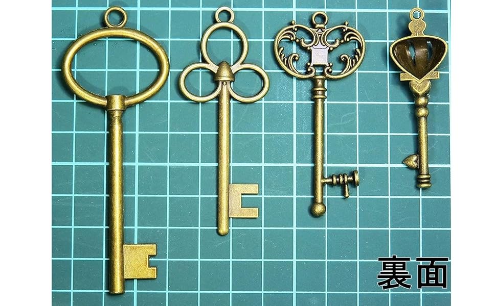 Amazon.co.jp: (b.m.b雑貨) 金古美 チャーム 鍵 4個 （ 4種