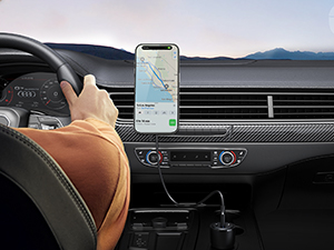1UGREEN MagSafe Wireless Car Charger 15W Qi with Light Display