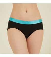 Qora tanli yigit ranchoda sikishadi