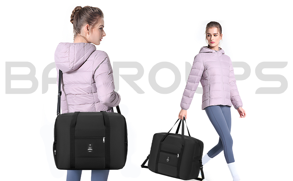 Grand sac de voyage noir avec plusieurs compartiments présentés sous différents angles, associé à une veste d'hiver violet clair et