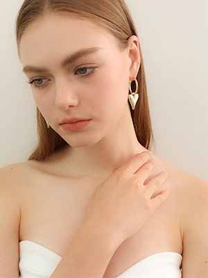 Veotain heart earrings