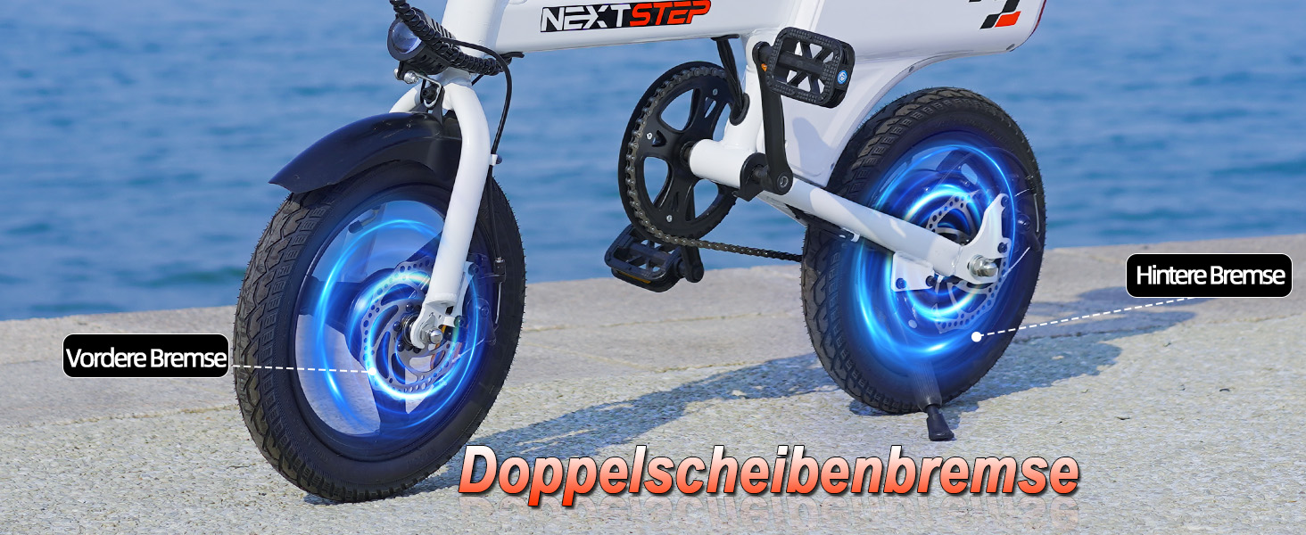 Produktaufnahme mit blau beleuchteten Rädern auf dunklem Hintergrund. Der Text lautet „Doppia sicurezza luminosa“. Verfügt über leuchtende Radmechanismen.