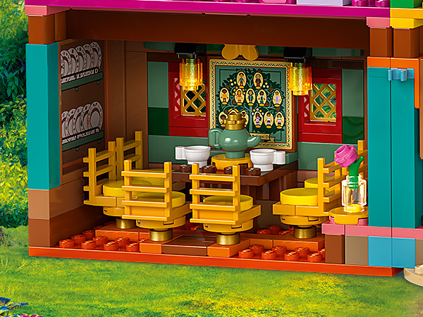 衛門さま専用！ マドリガル家 の まほうの家 43245 | ディズニー™ |レゴ®ストア