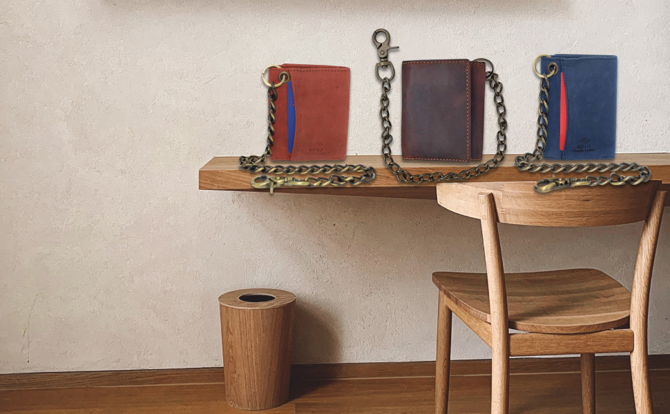 Chain Wallet With Snap Closure