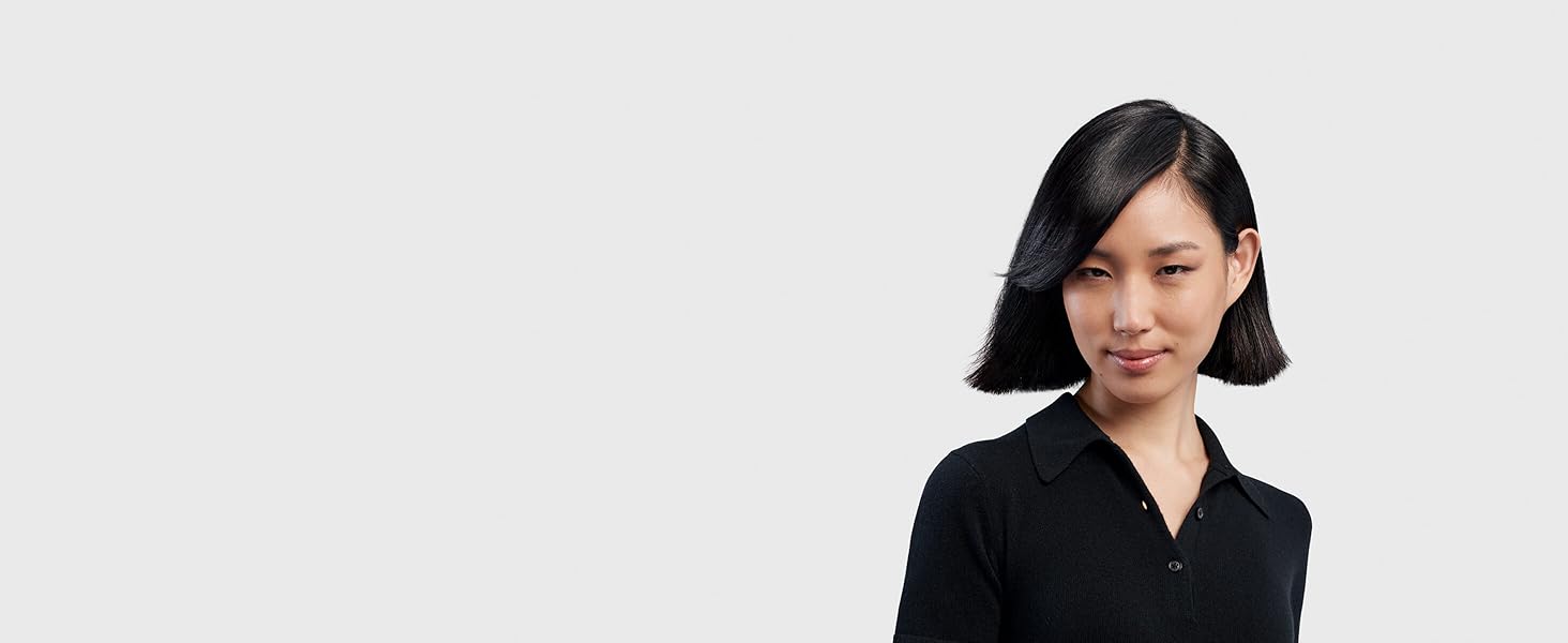 Ein Model mit mittellangen schwarzen Haaren und einem kurzen, glatten Bob
