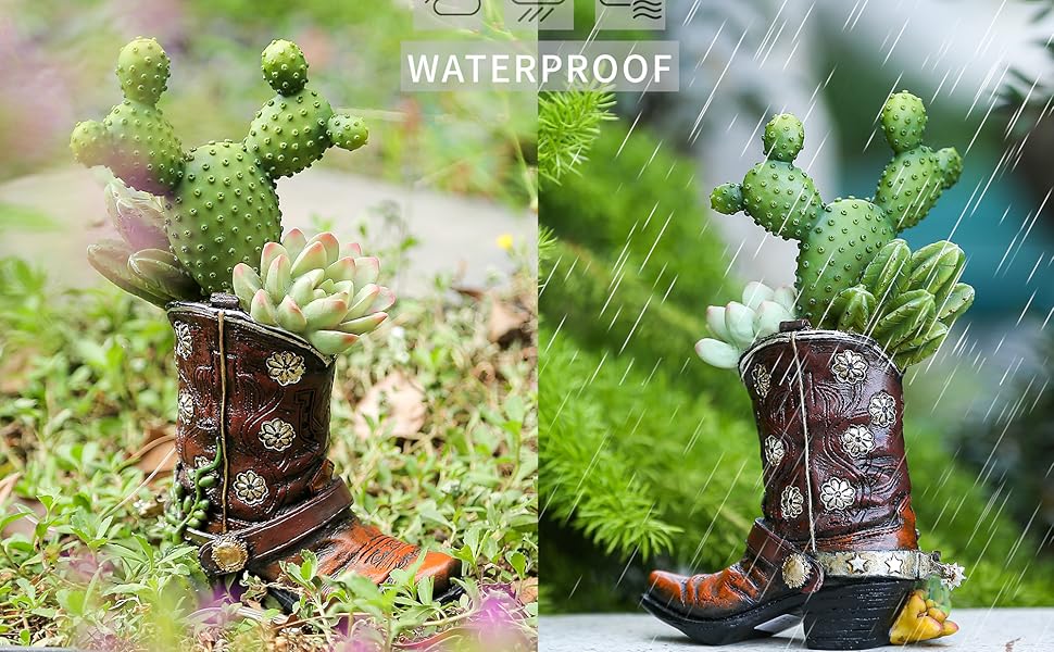 This cactus shoe statue is not afraid of wind and sun exposure.
