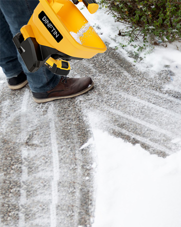 lawn fertilizer spreader