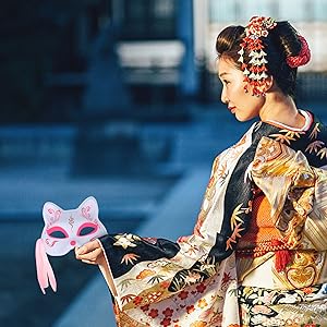 ロールプレイング用の洋服に合わせたり、友人や家族との写真撮影にも使えます。