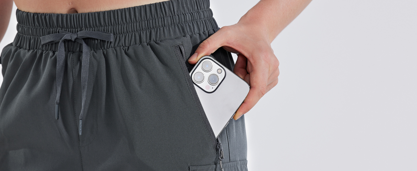 2 side zipper pockets