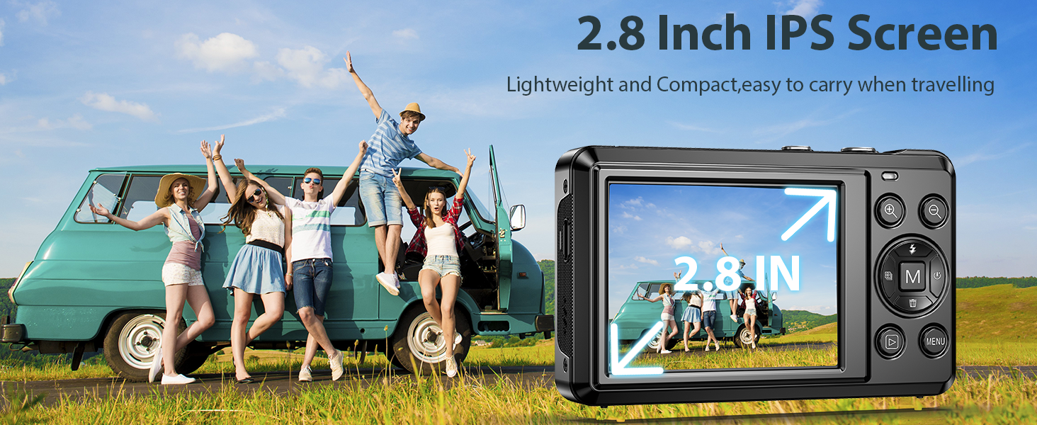 Der Text lautet „2,8-Zoll-IPS-Bildschirm“. Digitalkamera-Display mit Gruppenfoto auf dem Bildschirm. Im Hintergrund ist die tatsächliche Gruppenszene mit einem grünen Oldtimer-Fahrzeug sichtbar.