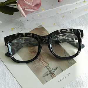 sturdy reading glasses for women