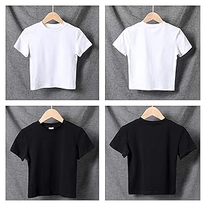 この短編小袖のTシャツは、ハイウエストボトムと組み合わせるのに最適です。