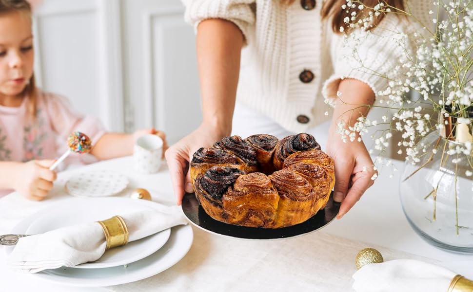serving babka ring