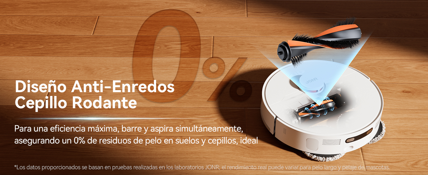 con cepillo antienredos sobre suelo de madera. Cuenta con un cepillo giratorio y un cepillo lateral para una limpieza eficiente. El texto destaca el diseño antienredos y las capacidades simultáneas de barrer y aspirar