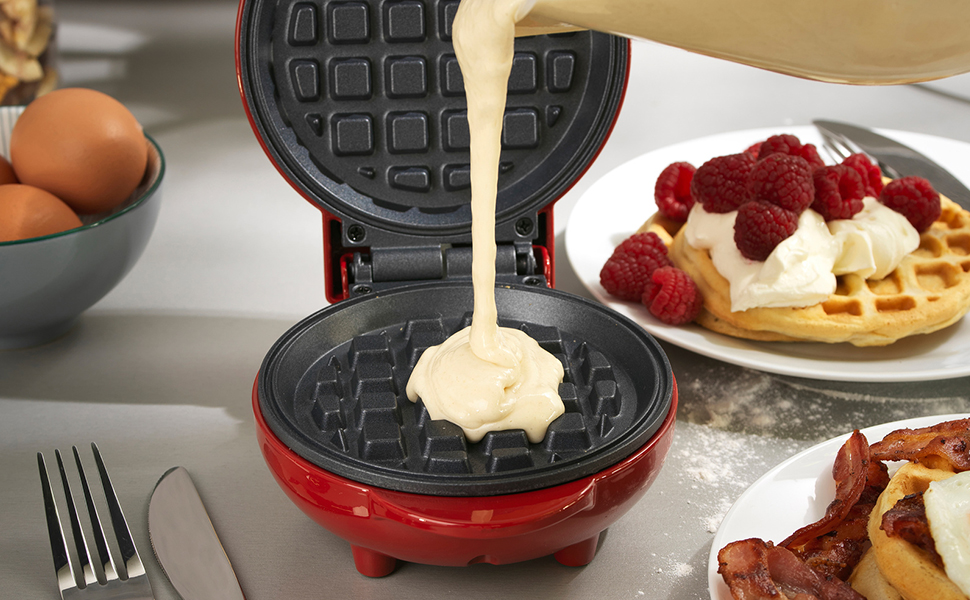 Giles & Posner EK4214G Mini Waffle Iron/Waffle Maker, 550 W, Red, Non