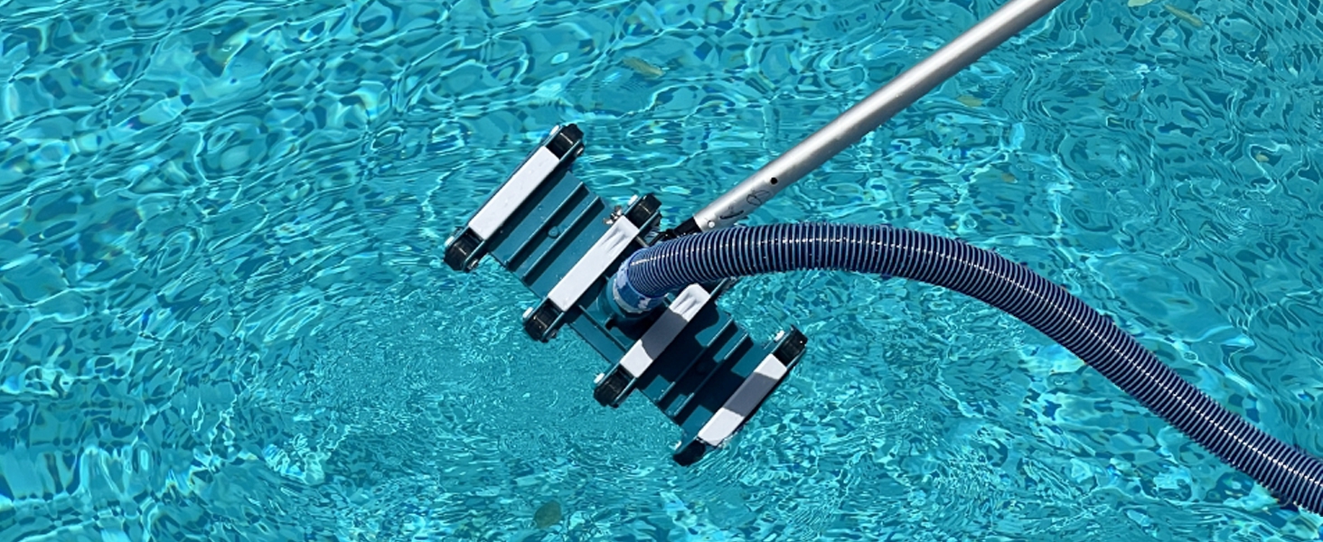 Pool vacuum head