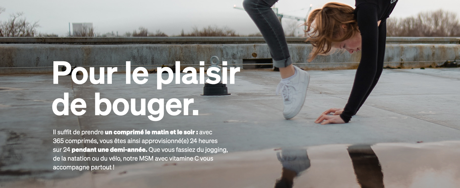 Personne s'étirant sur un sol réfléchissant, portant des vêtements foncés. Le texte en français se lit comme suit : « Pour le plaisir de bouger »