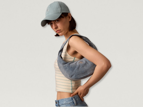   クロスボディバッグ - エンボスウエストバッグ Amazon | (カルバンクライン) CALVIN KLEIN クロスボディバッグ