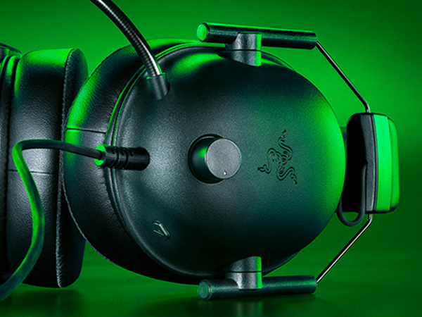 Convenient Audio Controls on-ear 50mm detachable mic black razor turtle beach steeleseries