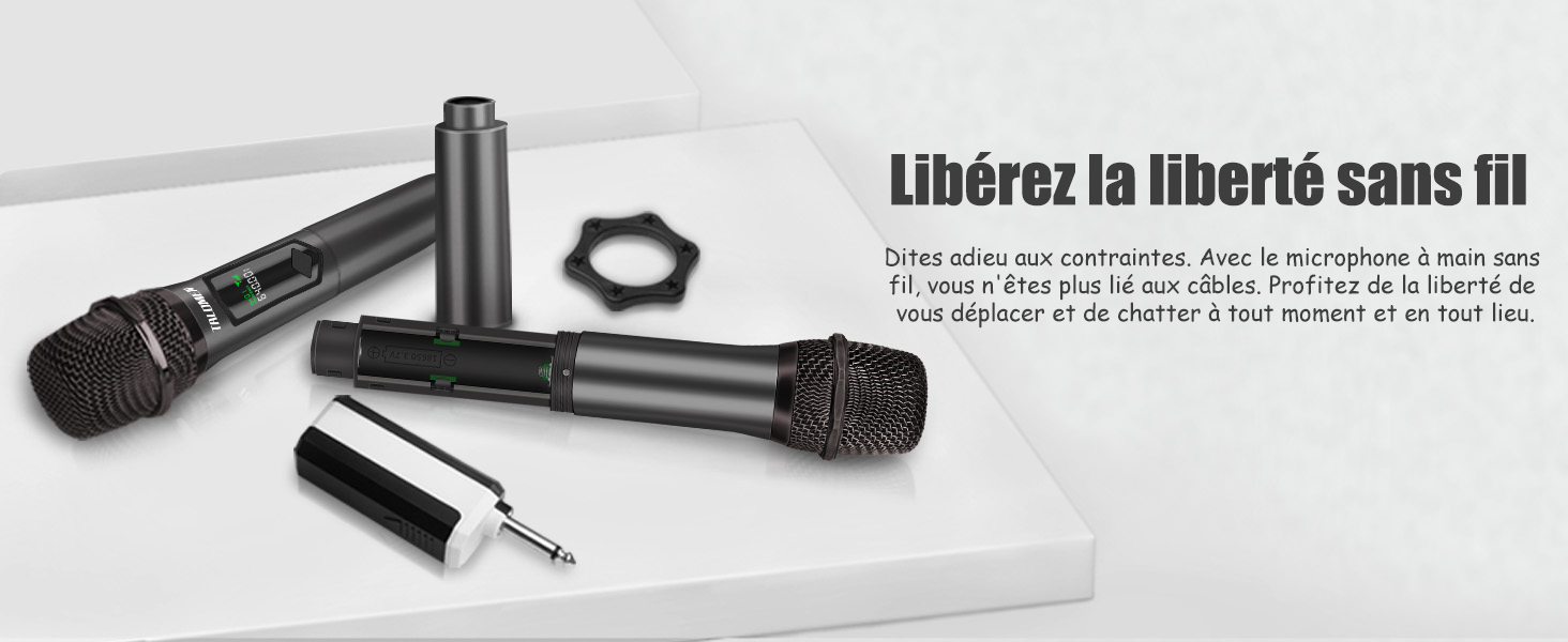 Deux microphones sans fil noirs dotés de composants métalliques et d'un récepteur ou d'un adaptateur sans fil, affichés sur un fond clair avec du texte en français.