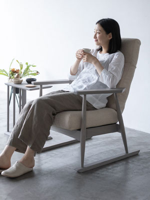 Amazon｜エムール 背丈に合わせた高座椅子 リクライニングチェア