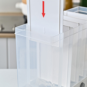 6 Grid Food Dispenser