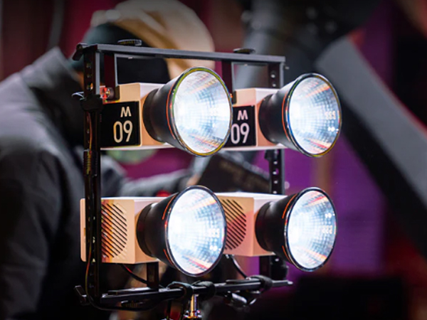 Amazon | Zhiyun Molus G60 Combo LED ビデオ ライト, 60W ポート