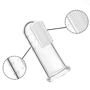 Silicone tooth cleaner can help babies clean food residues on their teeth and tongue.