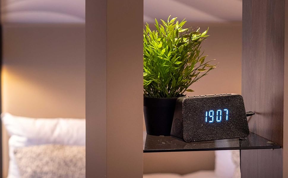 Grouptronics GTQRENEW Wireless Charging Alarm Clock Radio Dimmable