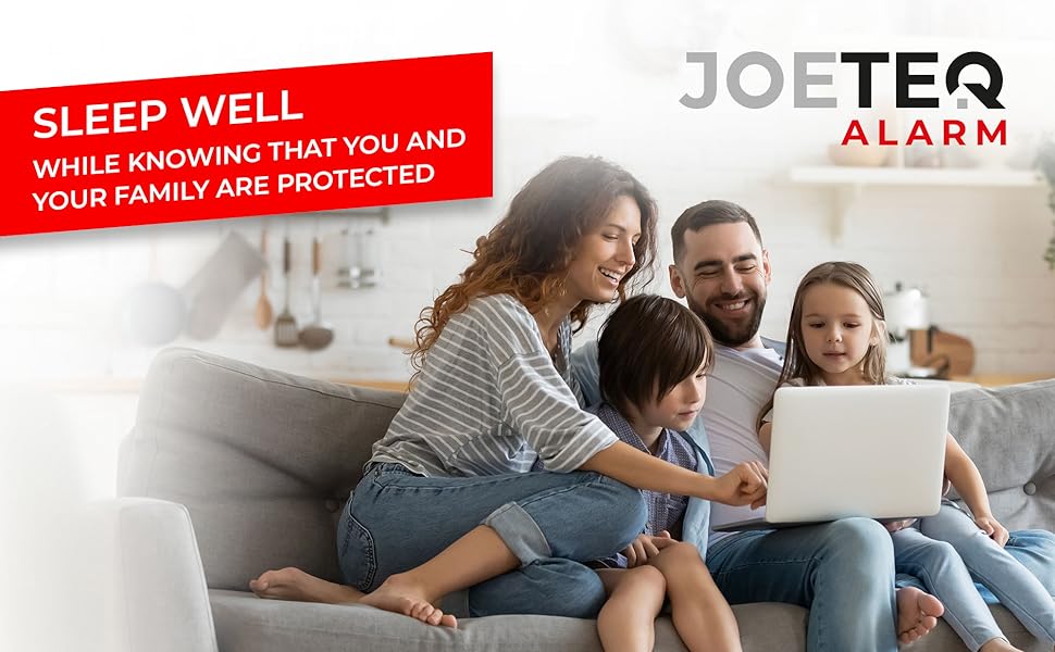 JOETEQ family sitting together