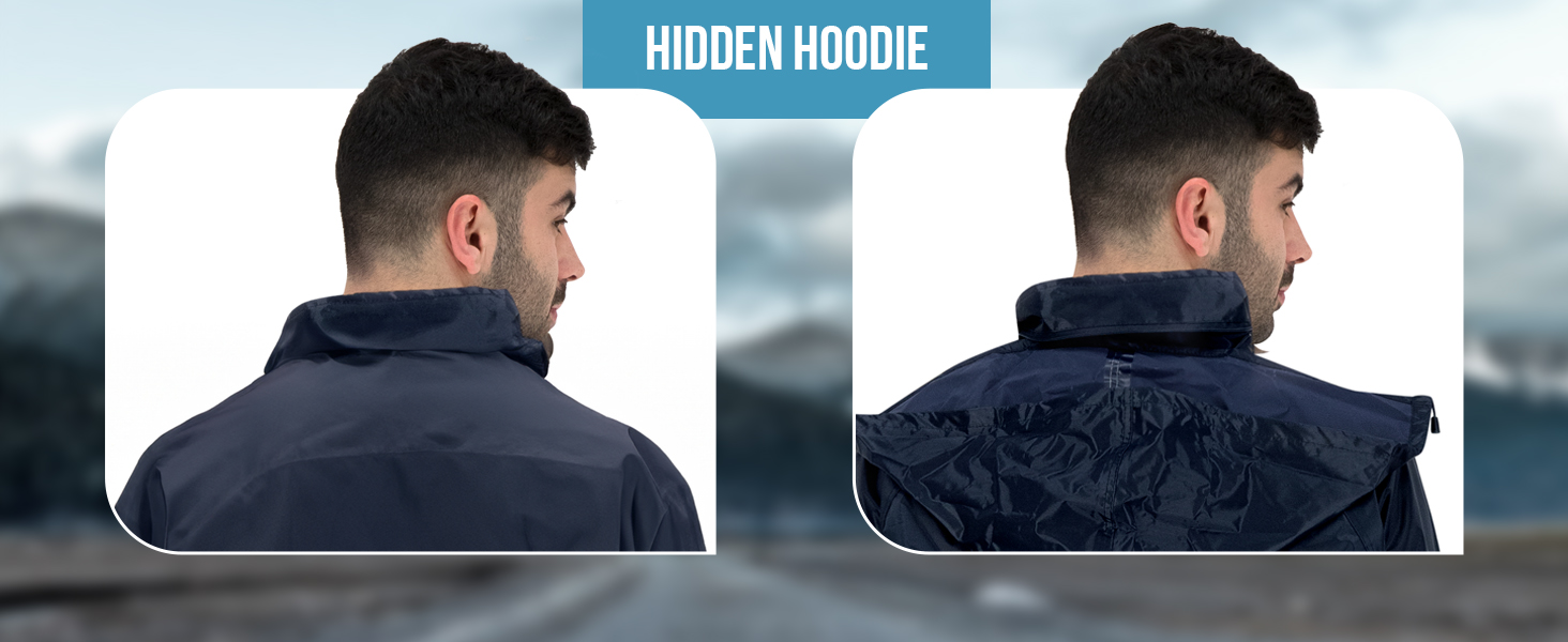 un hombre que lleva una chaqueta azul con una capucha sobre la cabeza.