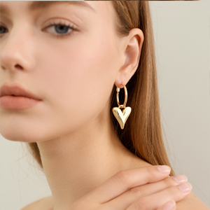 Veotain heart earrings