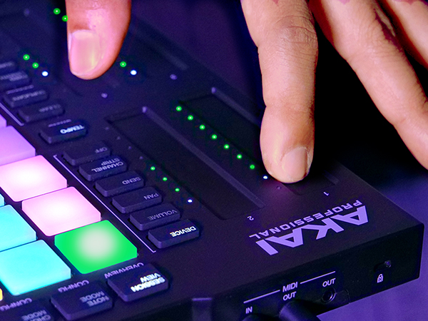 [中古] AKAI APC64コントローラー Amazon.com: Akai Professional APC64 Ableton MIDI Controller