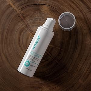 Imagem serum Pro-Aging Weeco rejuvenescedor facial em uma madeira rústica