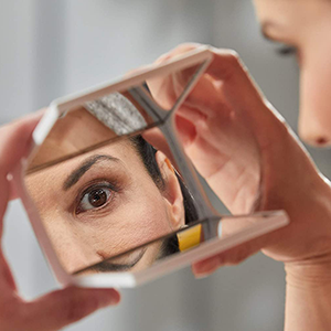 GoodJanes Kiss My Lash Trifold Mirror