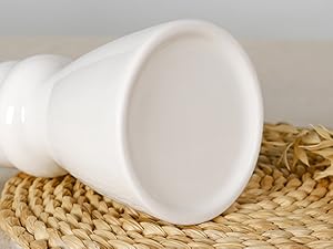 お花や植物をお部屋に飾る際にお使い頂けるフラワーベースになります。