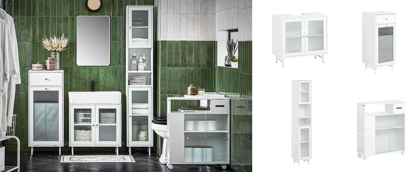 ein weißes Badezimmer mit einer weißen Toilette und einem weißen Waschbecken.