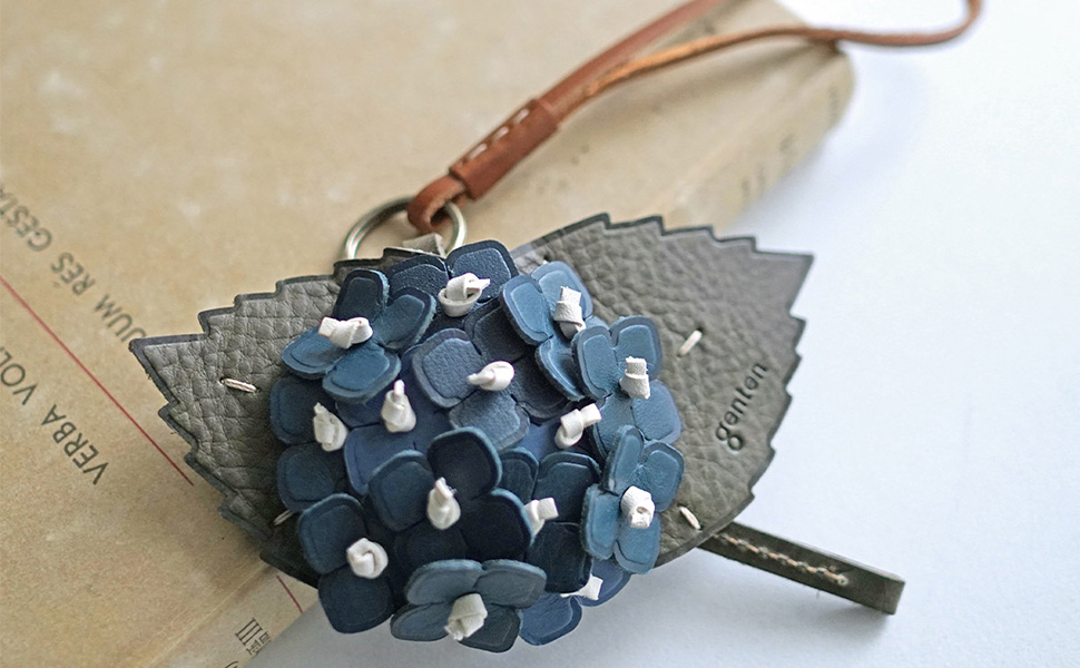 Amazon | [ゲンテン] チャーム あじさい 本革 レディース