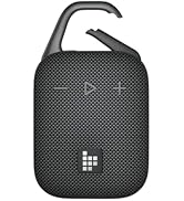 con parte delantera de malla texturizada, gancho tipo mosquetón integrado y controles de reproducción/pausa y volumen visibles. Logotipo cuadrado en la parte inferior derecha.