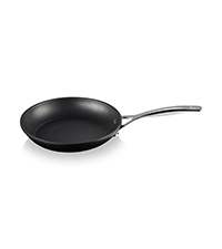 Le Creuset Poêle Anti-Adhérente en Aluminium Forgé, Cuisine Professionnelle, Pour Cuisine Élément Électrique, Chauffage 9cd8750f B2b4 416e Ba8b B042ecafa0d0. CR0,0,200,225 PT0 SX200 V1
