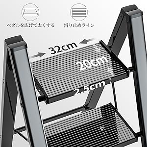 幅広で厚みのある滑り止めペダル