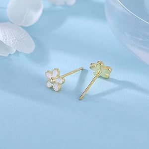 daisy_earrings_studs_for_women_ girls_petite flowers_stud_earrings