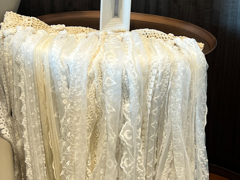 Soft and quality cotton and lace fabric.