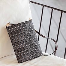 【未使用】印傳屋 ベネッセージ ショルダーバッグ 斜め掛け鞄 本革 伝統工芸 印傳屋 ショルダーバッグ 印伝 斜め掛け 本革 和柄 甲州印伝 本