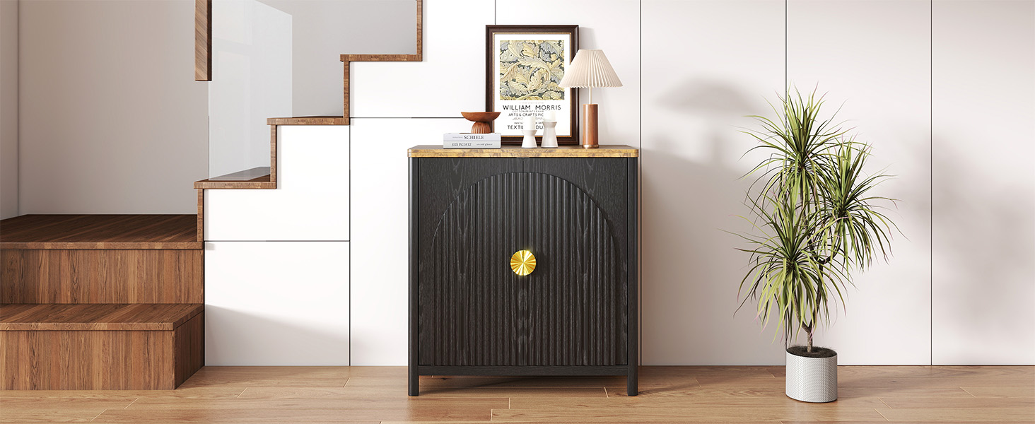 Serie von Produktbildern, die modulare Aufbewahrungsmöbel aus Holz in hellen und dunklen Oberflächen zeigen, die in minimalistischen Innenräumen mit weißen Wänden präsentiert werden.