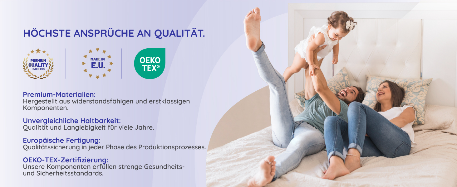 eine Frau, die auf einem Bett sitzt und ihre Beine ausstreckt.