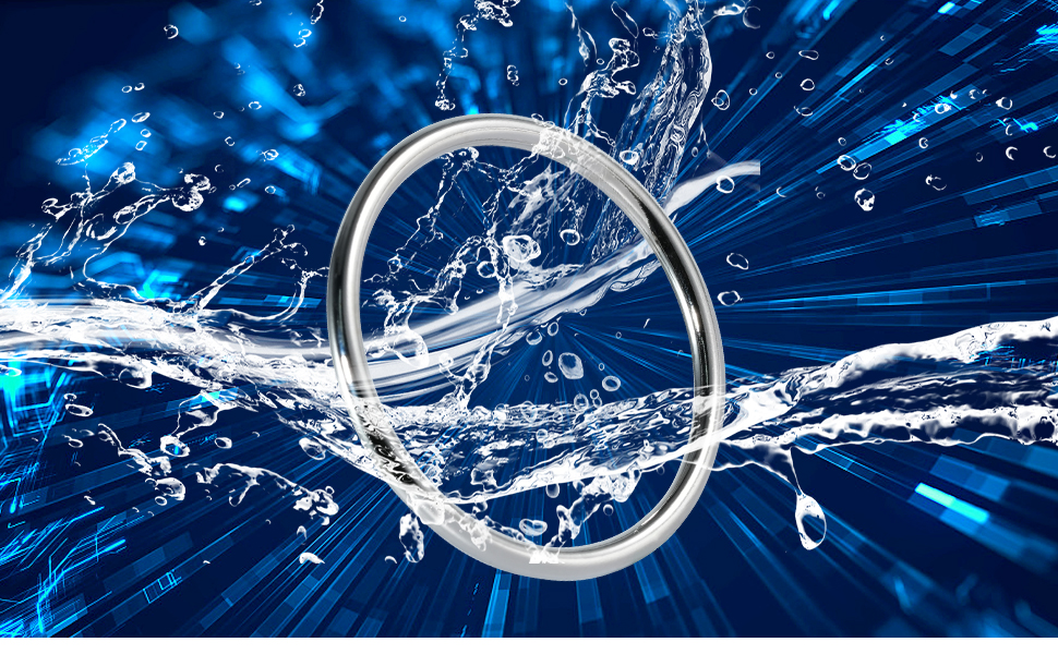 Silberring, aufgenommen in dynamischer Wasserspritzerfotografie vor blauem Hintergrund mit radialen Lichteffekten und bewegten Wassertröpfchen