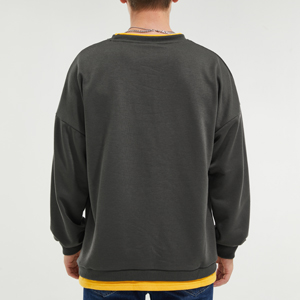 grauer Pullover